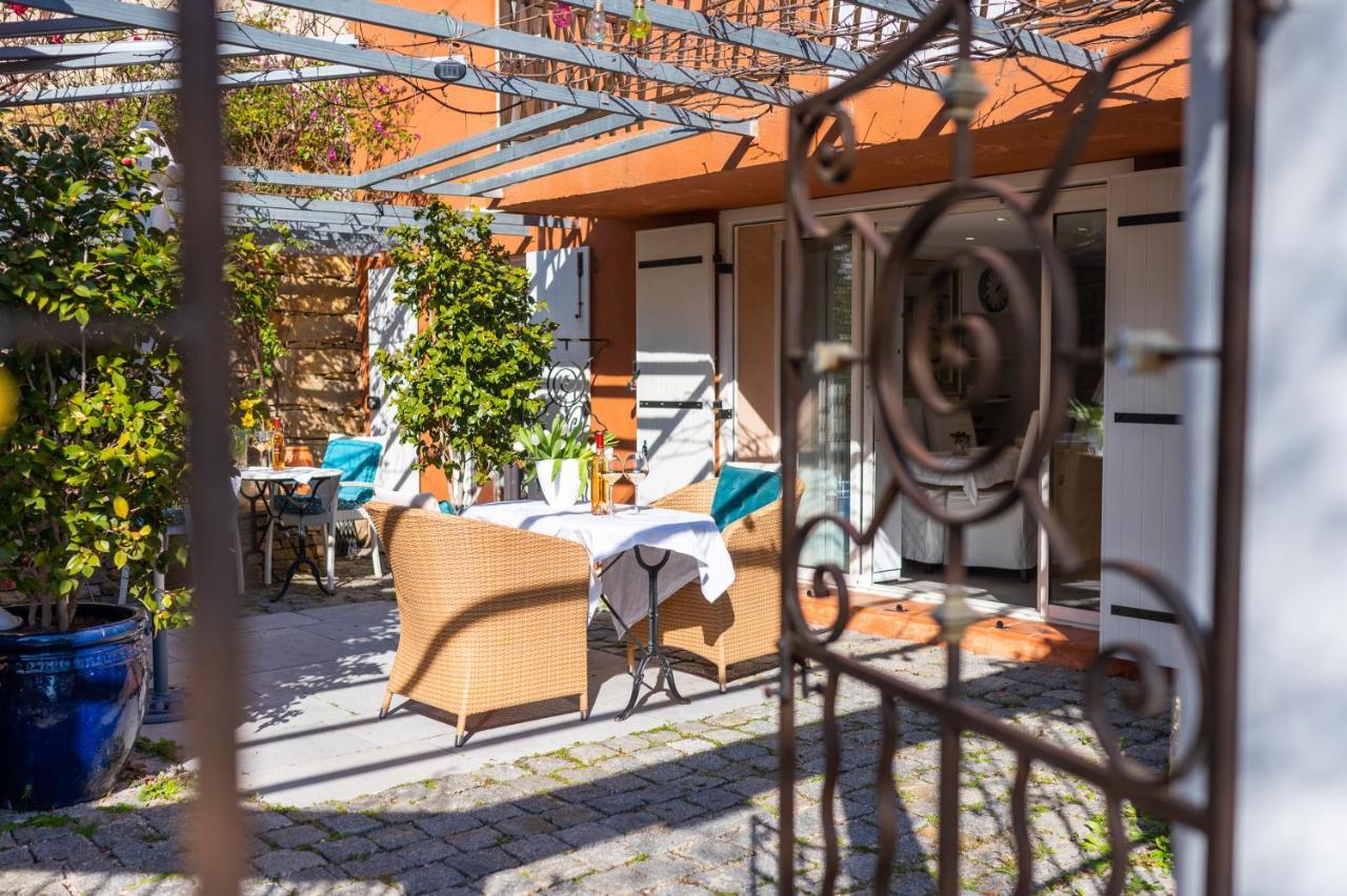 Le Camélia: Charming Apartment with Pool in Tranquil Estate Sollies-Toucas Exterior photo